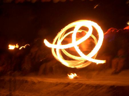 Feuershow am Strand von Phi Phi