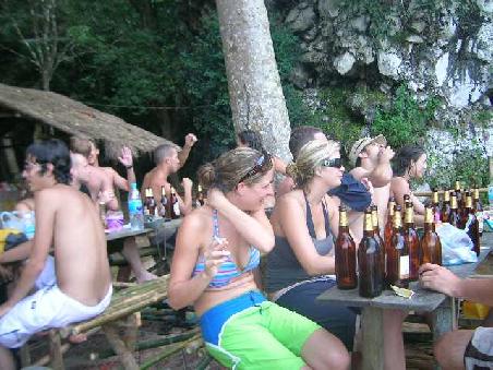 Party at the last stop. One more Beer Lao, pleeeease !