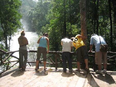 Die Trekking Tour Crew von links:
Emily, Joel (aus Canada), unser Guide, Felix aus Muenchen und Hue ein Trainee