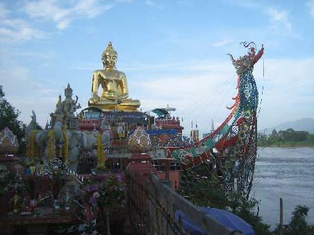 Dat is der riesen Buddha am goldenen Dreieck