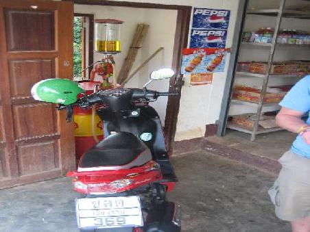 Thai-Tankstelle. Fuer die Marke wars nett schlecht