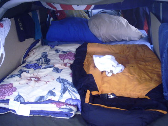 Der Blick in den Kofferraum unseres Schlafmobils