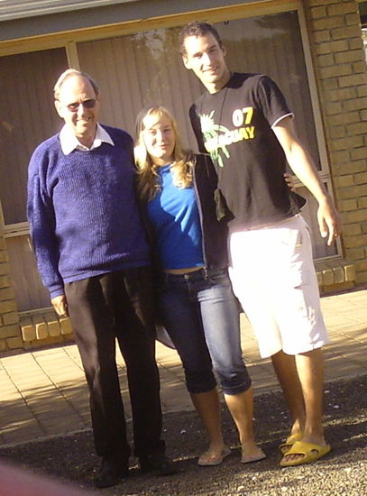 Der nette Pfarrer Paul und die 2 Hausbesetzer.