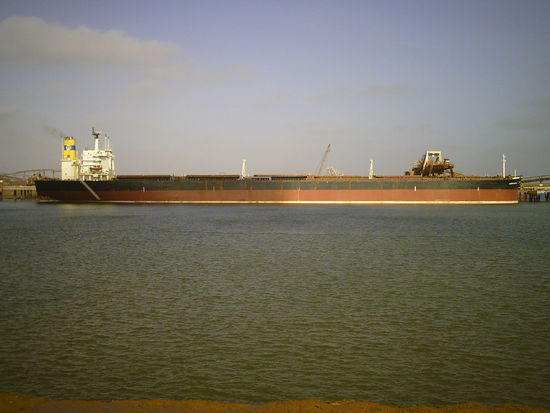 ein Schiff im Hafen von Port Hedland