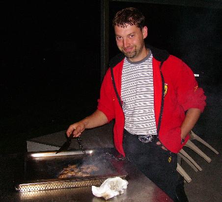 Grillmeister mit Barbie