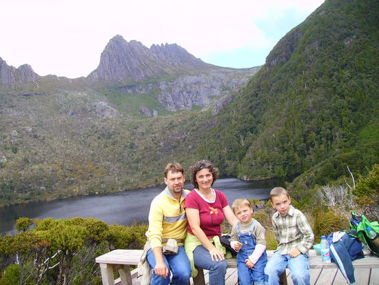 Lake Dove und ein Stück des Cradle Mountain im Hintergrund (so benannt, weil die Formation einer Wiege ähnelt)