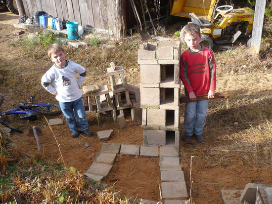 Auch Piet und Theo hatten viel zu tun: erste Bauprojekte