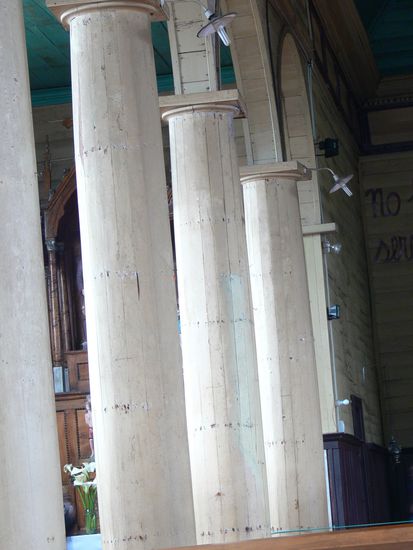 hölzerne Säulenkonstruktion der Kirche "Nuestra Señora de los Dolores"