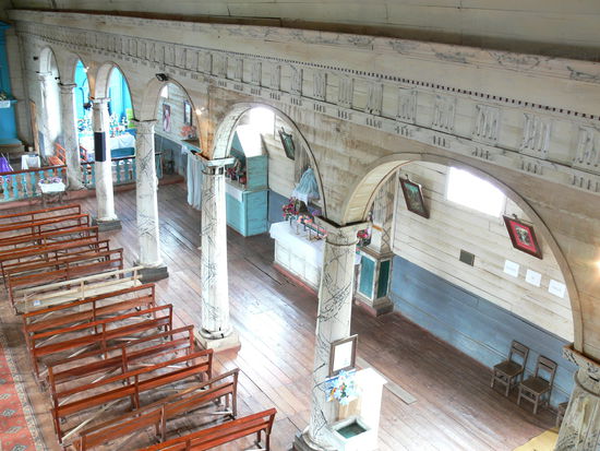 weitere Innenansicht einer Chiloé-Holzkirche