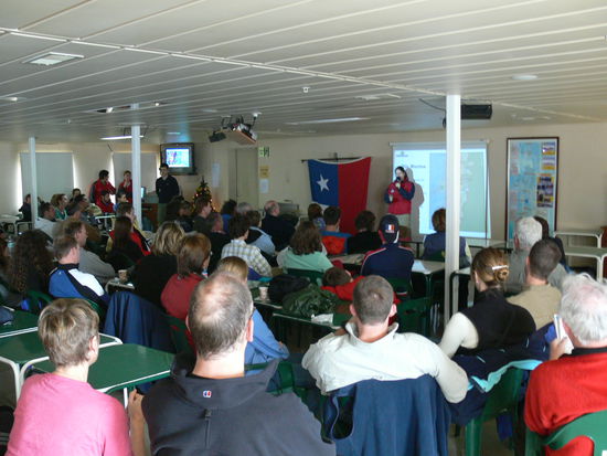 Morgendliche Einweisung an Bord