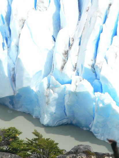 Der poröse Gletscher aus der Nähe