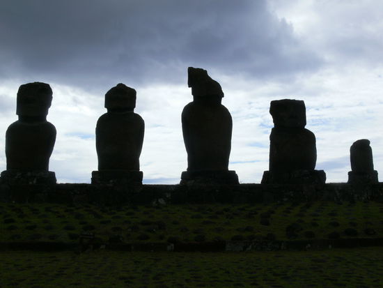 bis heute geheimnisvoll: die Moaistatuen