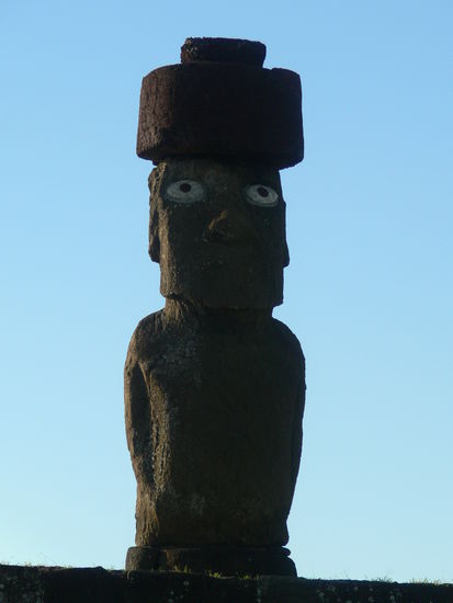 nur restaurierte Moais haben Augen!