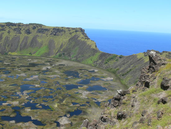 der Krater des erloschenen Vulkans Rano Raku