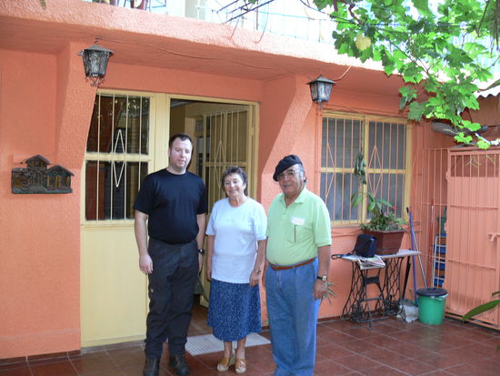 Reinhard mit Silvia und Alejandro - unseren Gastgebern in Santiago