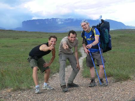 Der Tafelberg ruft! Roraima Trek am ersten Tag. Quer durch die Savanne.