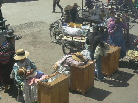 Schlaefchen am Marktstand
Sleeping market-woman