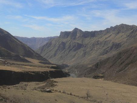 Auf dem weg nach Cachi geht es duch die Canyons des Nationalparks "Los Cardones"
The canyons of the national park "Los Cardones" on the way to Cachi