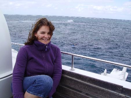 Vor dem Reef (Windstärke ? - Frisur hält nicht)
