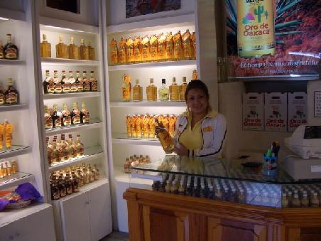Nach den ersten Eindruecken erstmal ein paar Mezcal - Natuerlich bei einer Deutschland-Sympathisantin