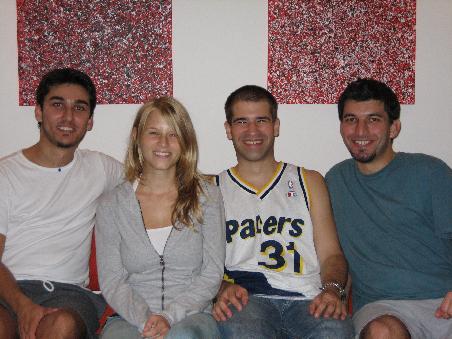 Von links: Onur (Ugur's Bruder), Stephi, Timur, Ugur (unser Gastgeber in New York)