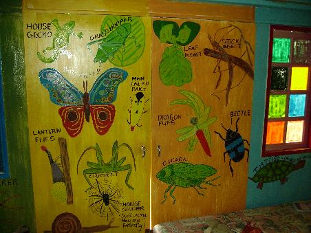 Zimmerbemalung in unserem aboslut "gruenen" Hostel im Nationalpark!