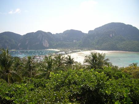 Vom Aussichtspunkt! In der Mitte waren VOR dem Tsunami nur Baeume...