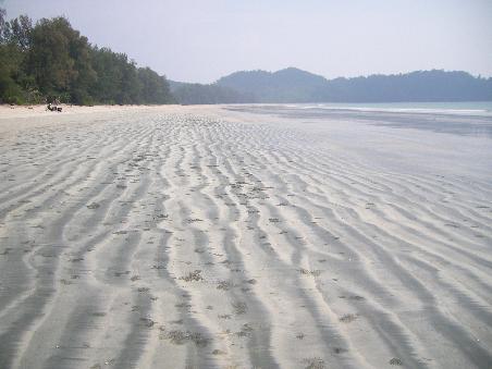 Unser Strand (Aow Yai) bei Ebbe...