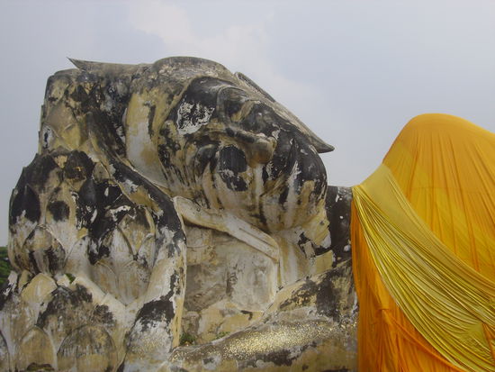 Sehr langer liegender Buddha in Ayutthaya...