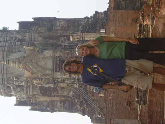 Pinsel und Jaci vor nem Khmer Turm in A.