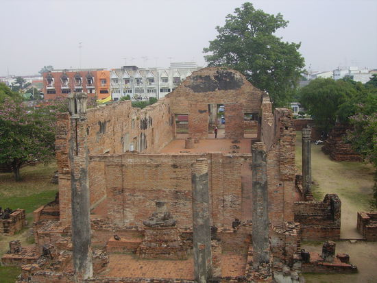 Eine Ruine in A. Hab leider die ganzen Namen vergessen...