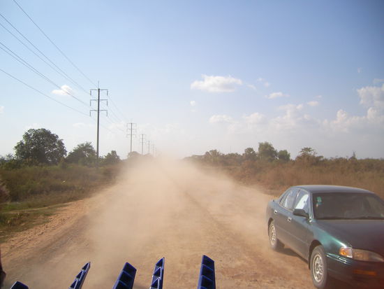 Der gute Teil der "Strasse" nach Siem Reap...