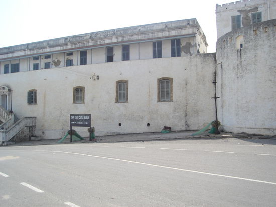 Cape Coast Castle. Wer mehr drueber lesen moechte sollte googlen