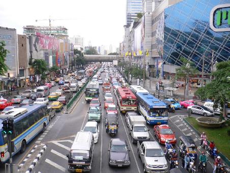 Bangkok aehrend der Rushhour bzw permanent