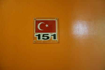 Da reist man um die halbe Welt und wo wird man hingesteckt - ins Türkei-Zimmer *g*