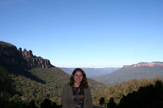 Britta vor den Blue Mountains