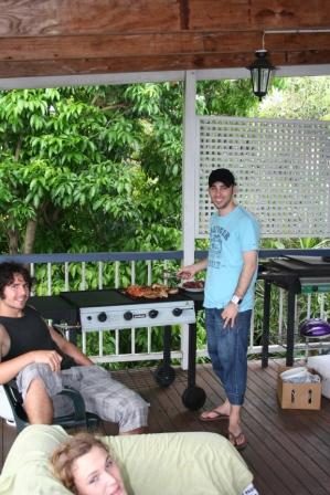 Fabian und Fabian beim Grillen mit unserem Power Grill