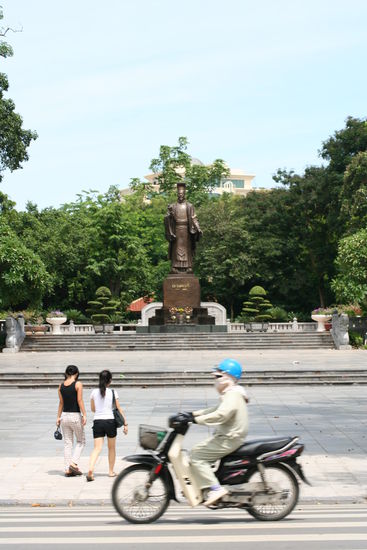 Ho Chi Minh Statue