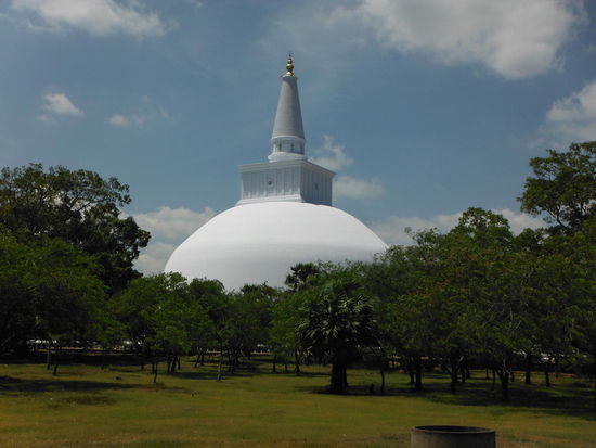 Ruhanveli Dagoba