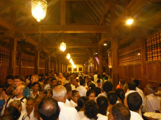 Menschenandrang während der Puja-Zeit