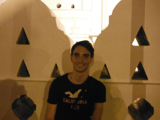 Sebastian vor dem Zahntempel