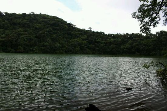 Lagune im Vulkankrater