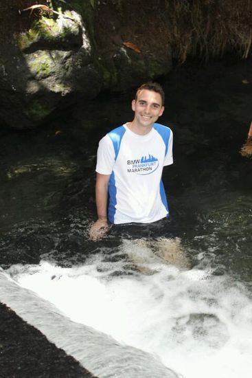 Verdientes Bad in den öffentlichen heißen Quellen