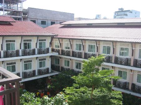 Unser Guesthouse "RRambuttri Village Inn" in Bangkok. Foto aus unserem Fenster.