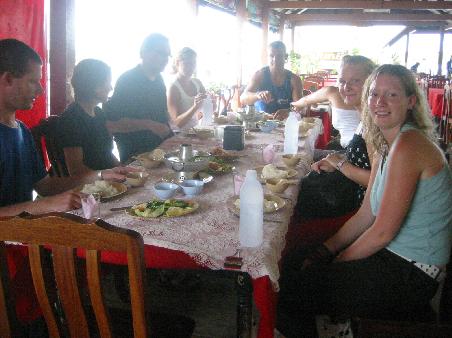 Mit unserer Gruppe zum Lunch im schwimmenden Dorf!
Supi lecker Thai Food