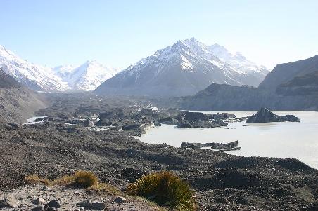 Tasman Glacier (der Gletscher ist das steinige im Vorder und Hintergrund, konnten es zuerst auch nicht glauben)