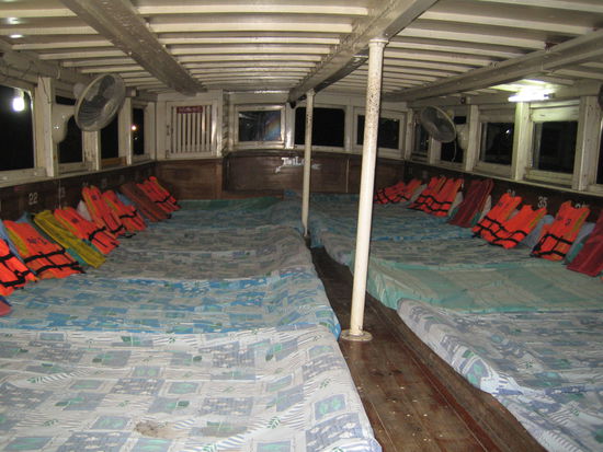 Die Nachtfaehre nach Sura Thani als sie noch schoen leer war