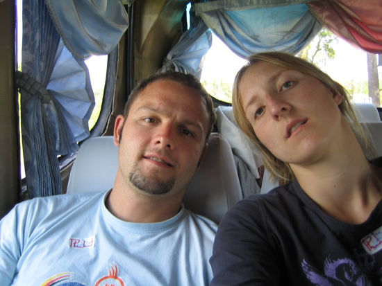 Im Bus nach Phuket nach langen harten Stunden