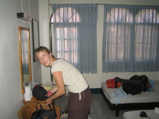 Unser Tropenzimmer im Rotlichtviertel mit der dritten kleinen Bewohnerin