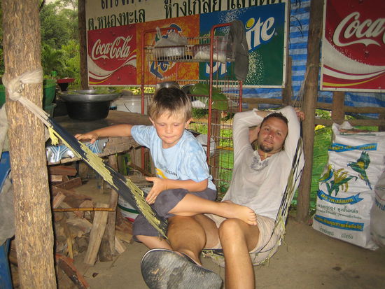 Kurzer Notstop (monsunartiger Regen) irgendwo im Nichts